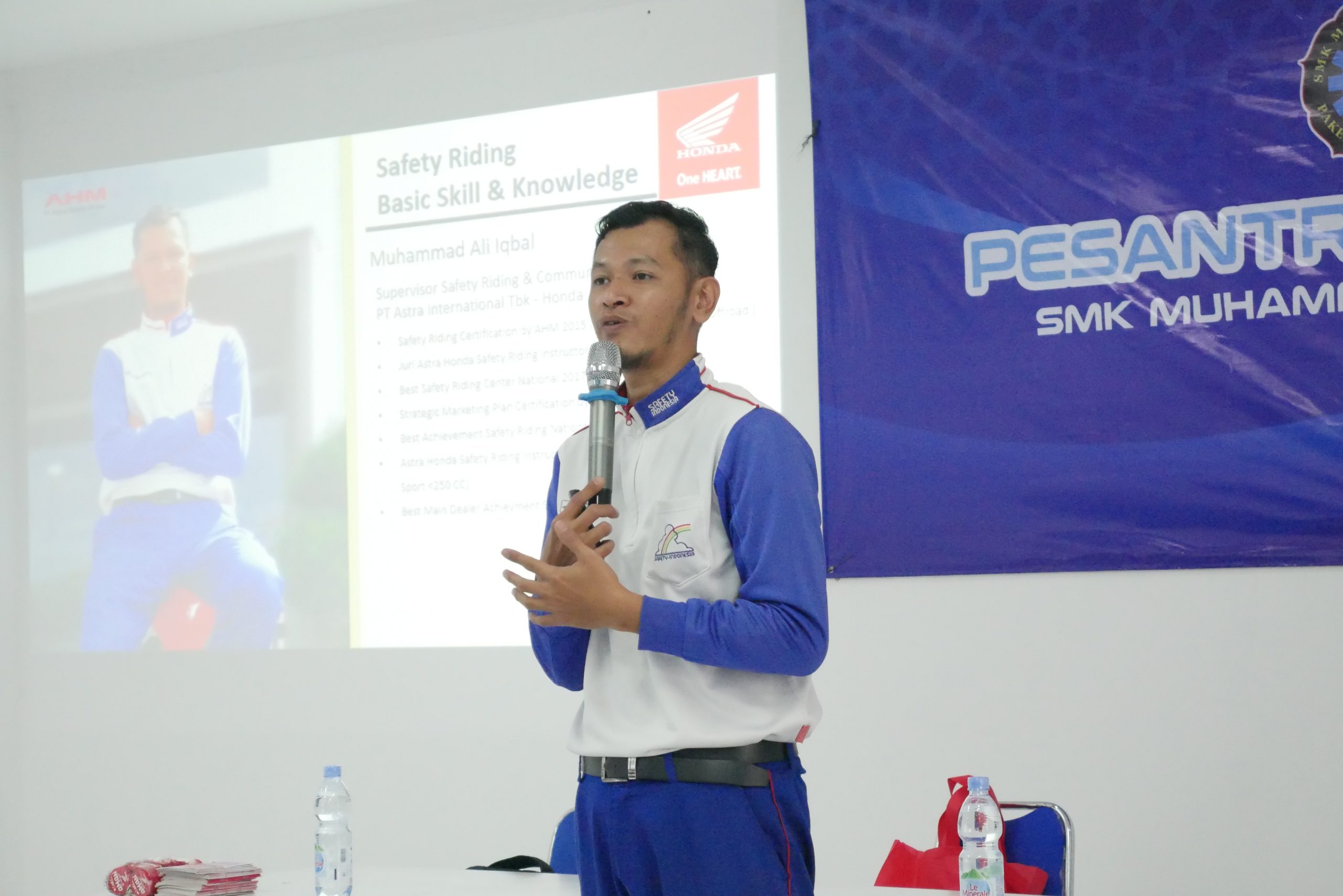 Guru Tamu disambut antusias oleh peserta Fortasi