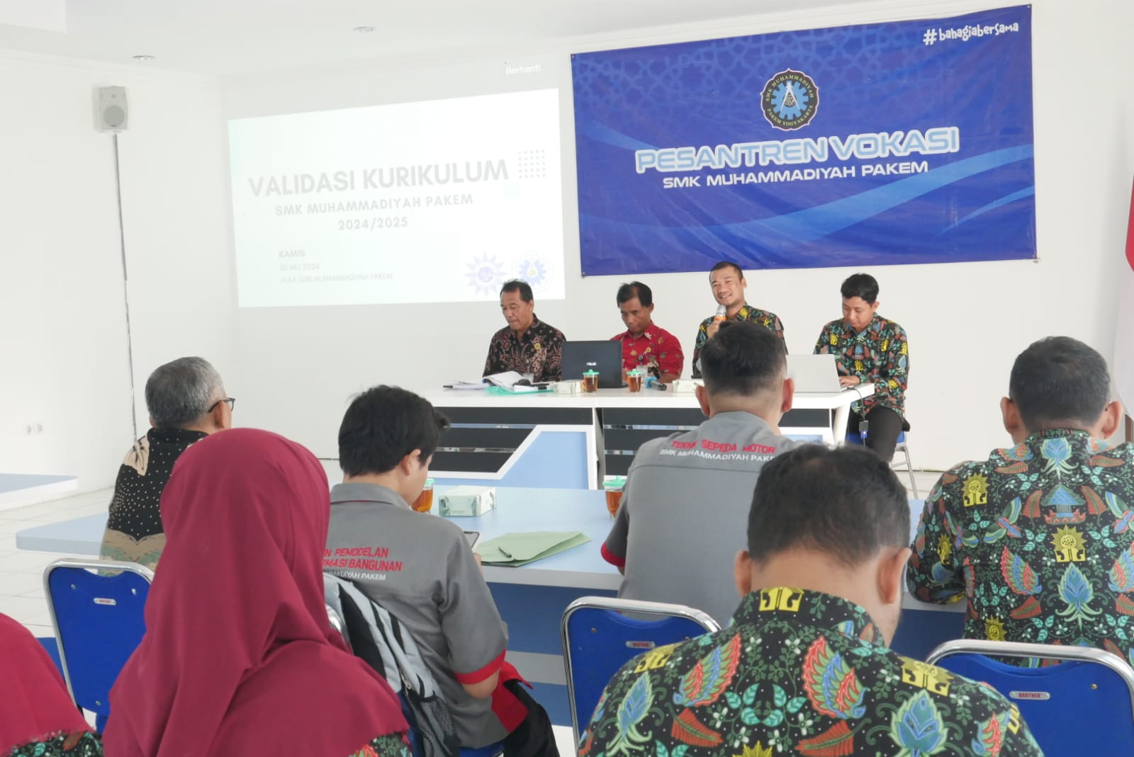 SMK Muhammadiyah Pakem Laksanakan Validasi Kurikulum dengan Dunia Industri