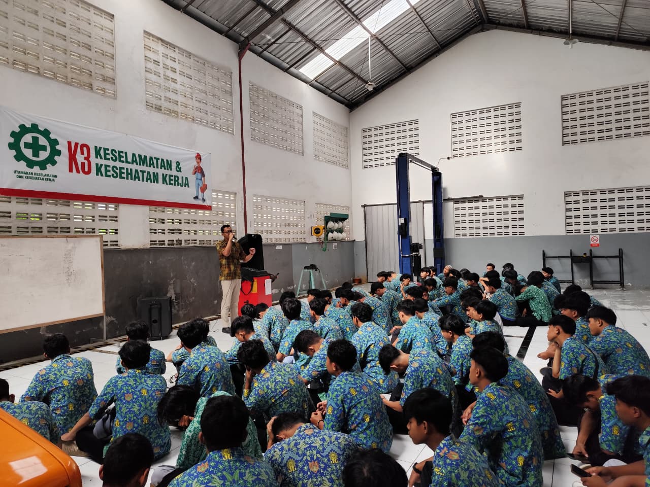 Pembinaan Paruh Waktu PKL: K3 SMK Muhammadiyah Pakem Perkuat Kompetensi Inti di Laboratorium Jurusan!
